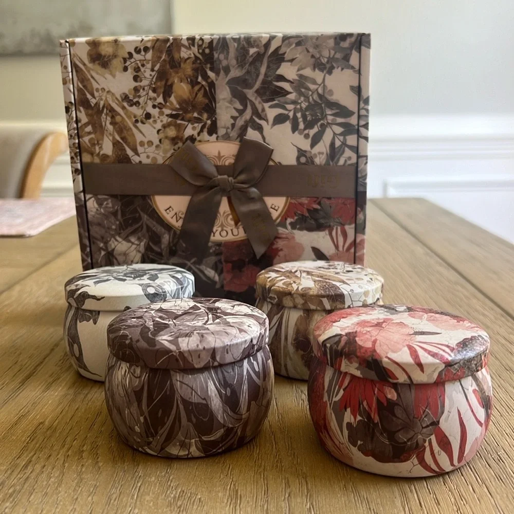 Gift box of 4 soy wax candles Scents:French Vanilla, Lavender, Freesia, Rosemary - Picture 11 of 14